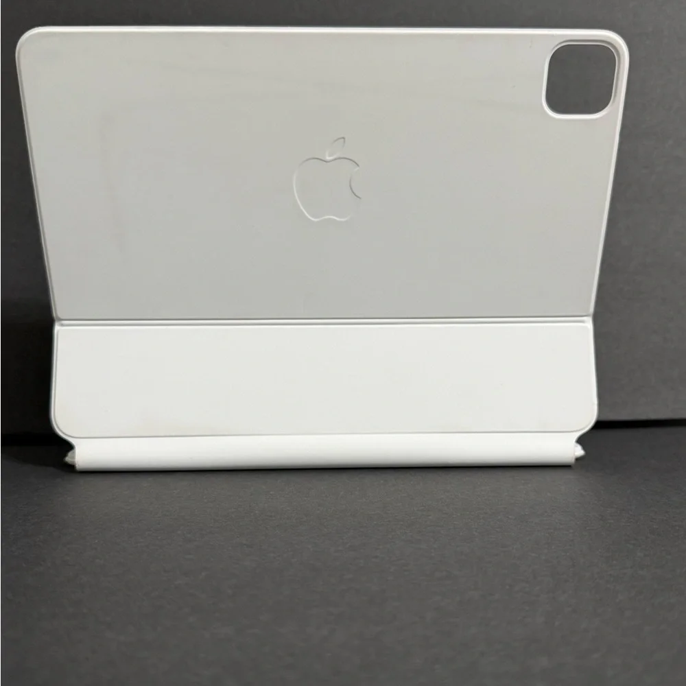 Apple iPad Pro 11 (Model A2261) Magic Keyboard Folio in White - Picture 4 of 7